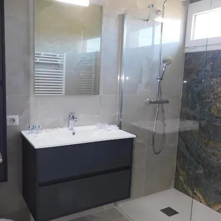 T2 standing rénové 2021 Vitoria climatisé, proche plage